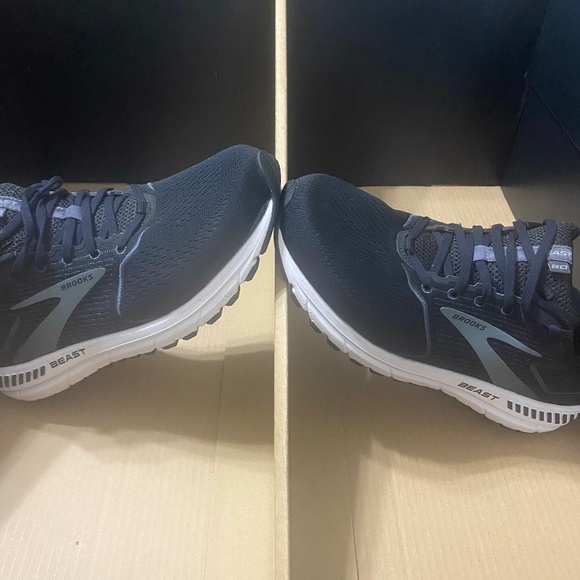 Brooks - Picture 1 of 3